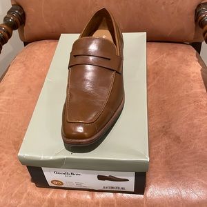 Mens size 9 1/2 loafer